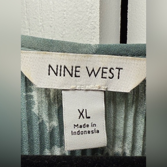 NINE WEST - Elegant Chic Business Casual Green and White Patterned Women's Top - Picture 6 of 6